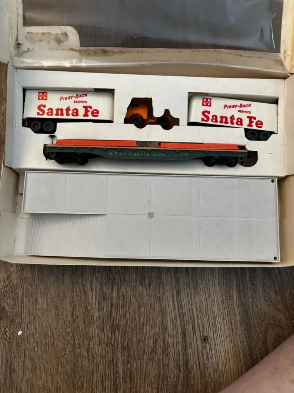 Tyco HO Piggyback Flat Car Set Santa Fe railroad train set up display 354A w/box
